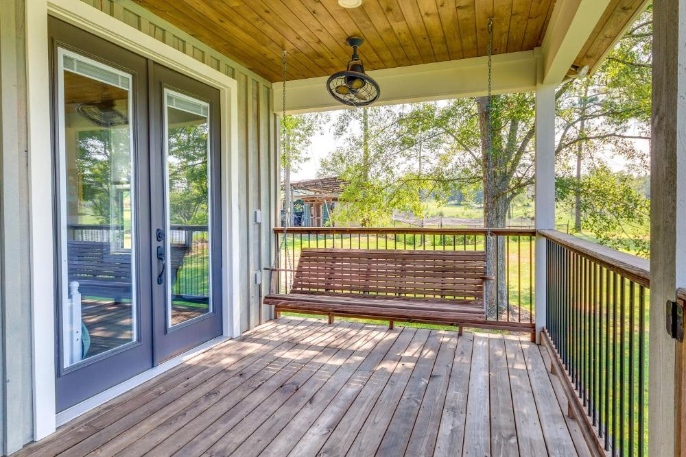 Escape to Nature Lakefront Jay Cottage with Views!